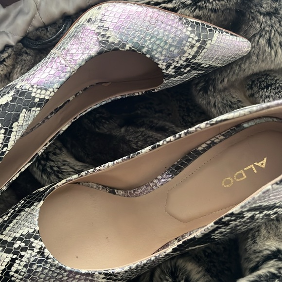 Also snake skin patterned leather shoes; beautiful and great condition. - Picture 3 of 7